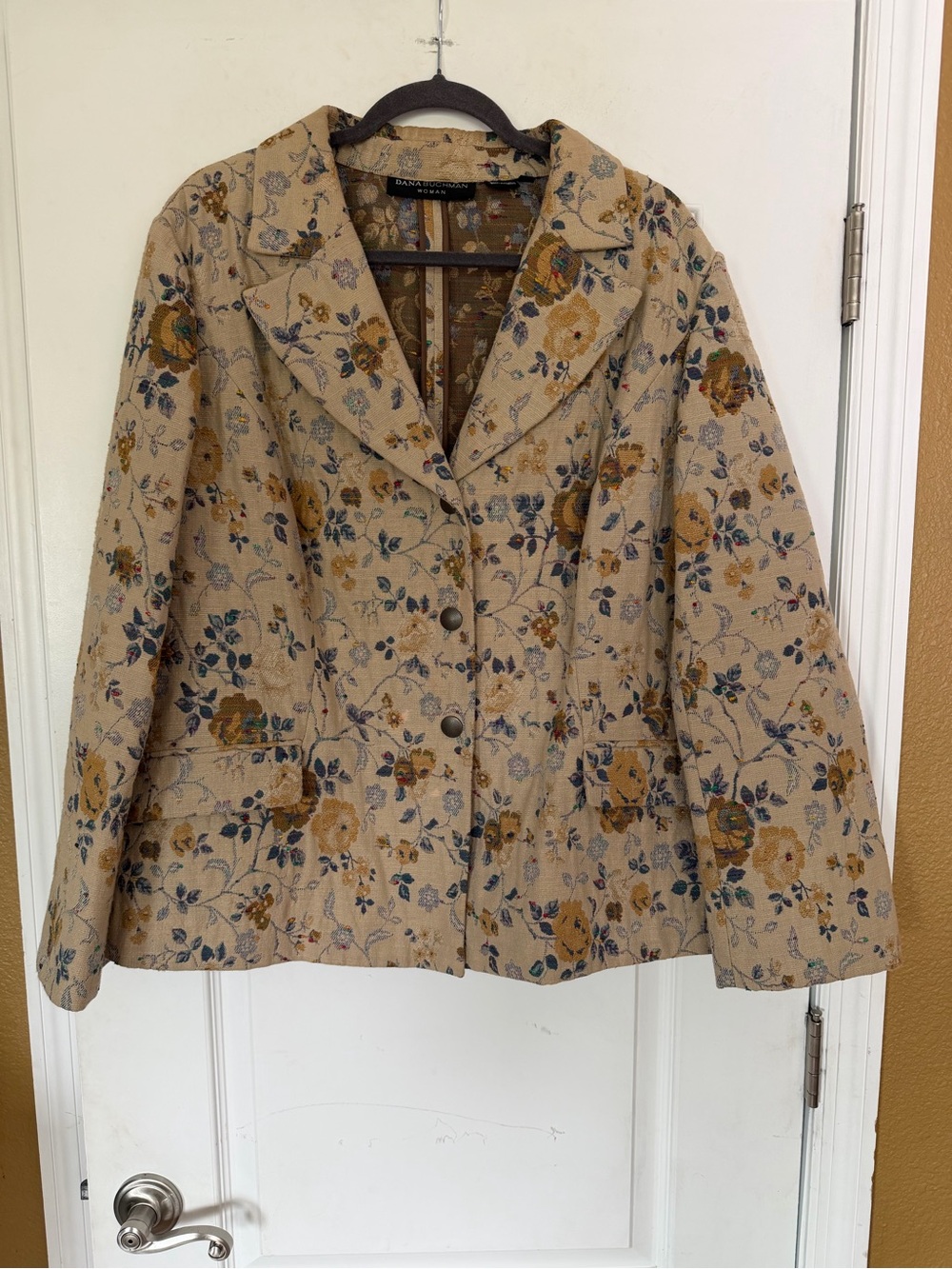 Dana Buchman Vintage Beige Tapestry Floral Cotton Blend Blazer. Size 20